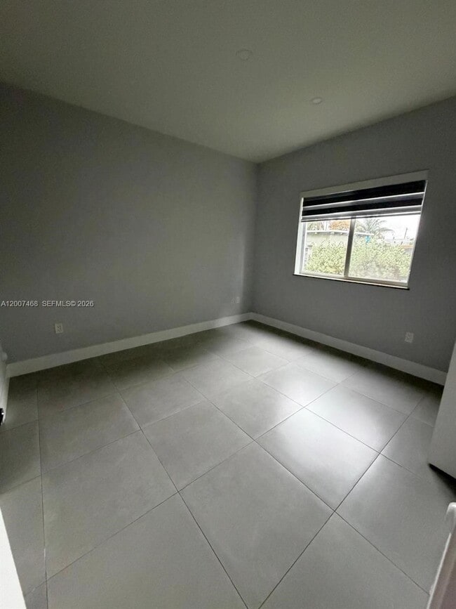 Building Photo - 381 E 50th St