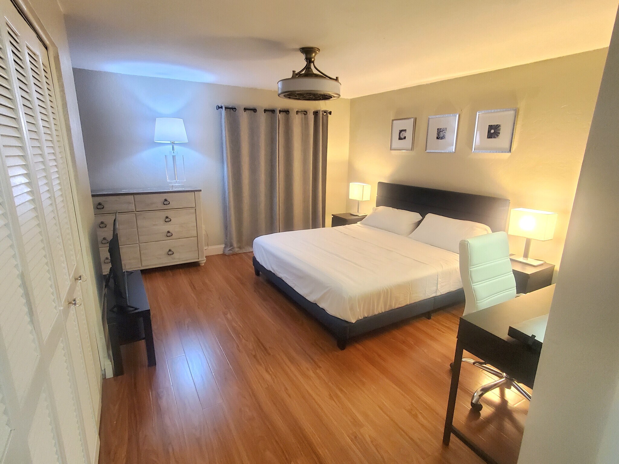 Building Photo - 3568 Boca Ciega Dr