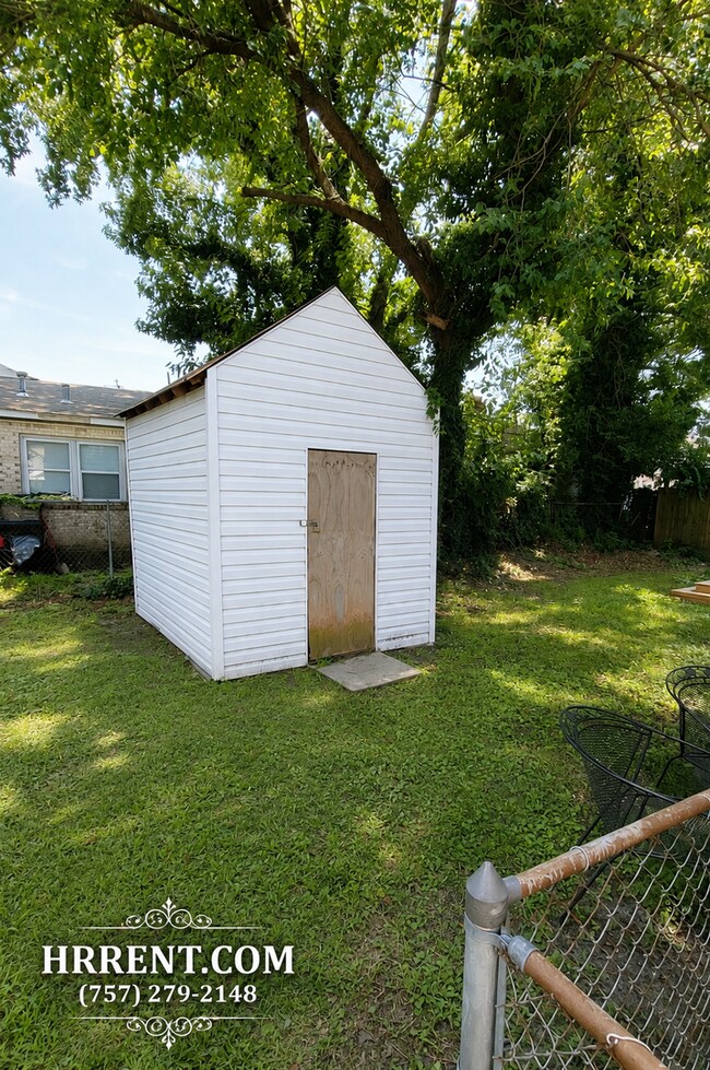 Building Photo - 2515 Markham St