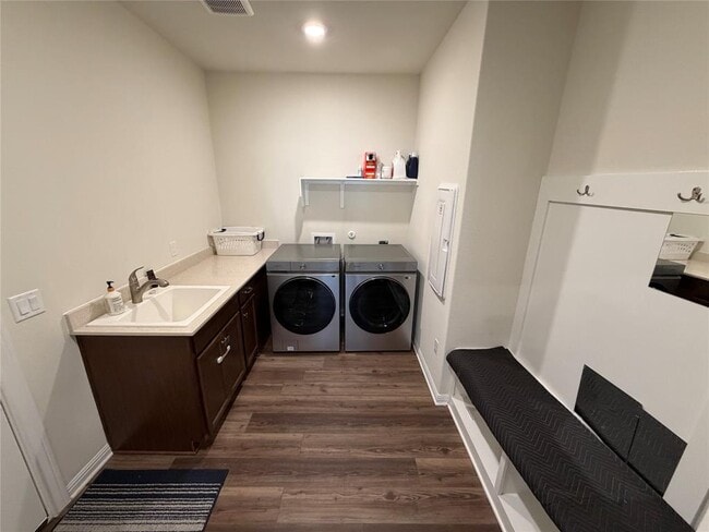 Building Photo - 228 Regatta Trl