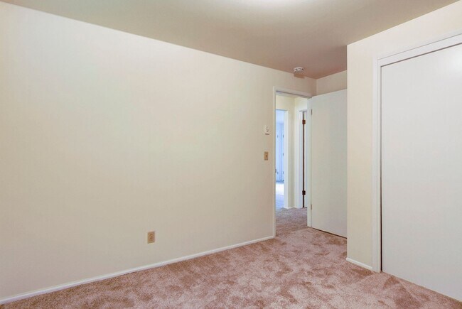 Building Photo - 830 SW 6th Ave