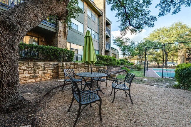 Building Photo - 8888 Tallwood Dr