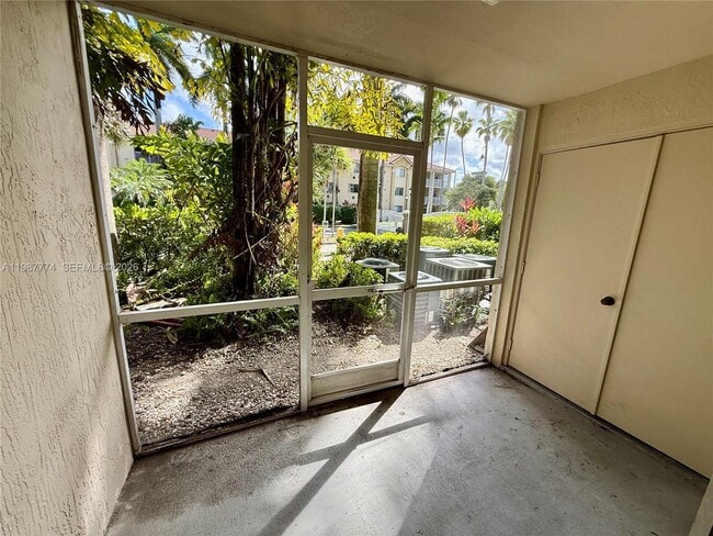 Building Photo - 410 S Park Rd