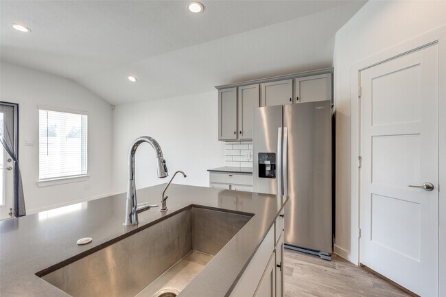 Building Photo - 14219 Black Cyn Ln