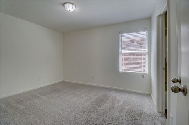 Building Photo - 613 Colgate Cir