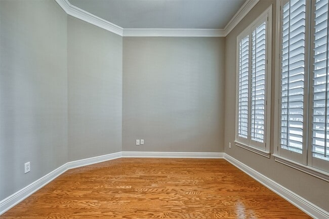 Building Photo - 6533 Riveredge Dr