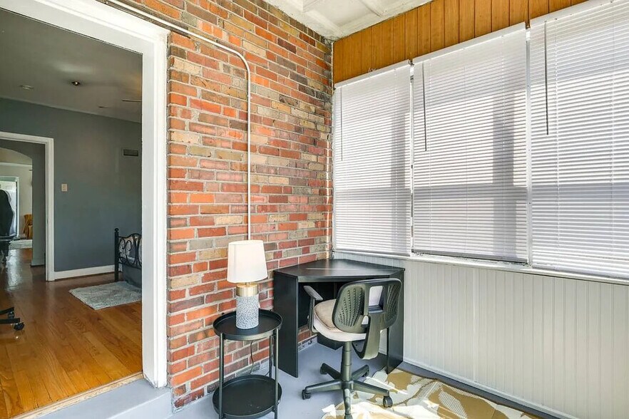 Building Photo - 6926 Natural Bridge Rd