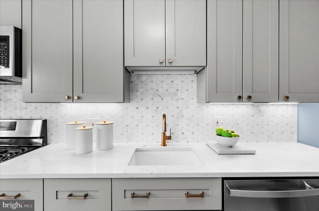 Building Photo - 312 Small Ct