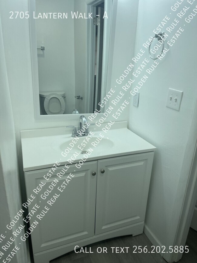 Building Photo - 2705 Lantern Walk SE