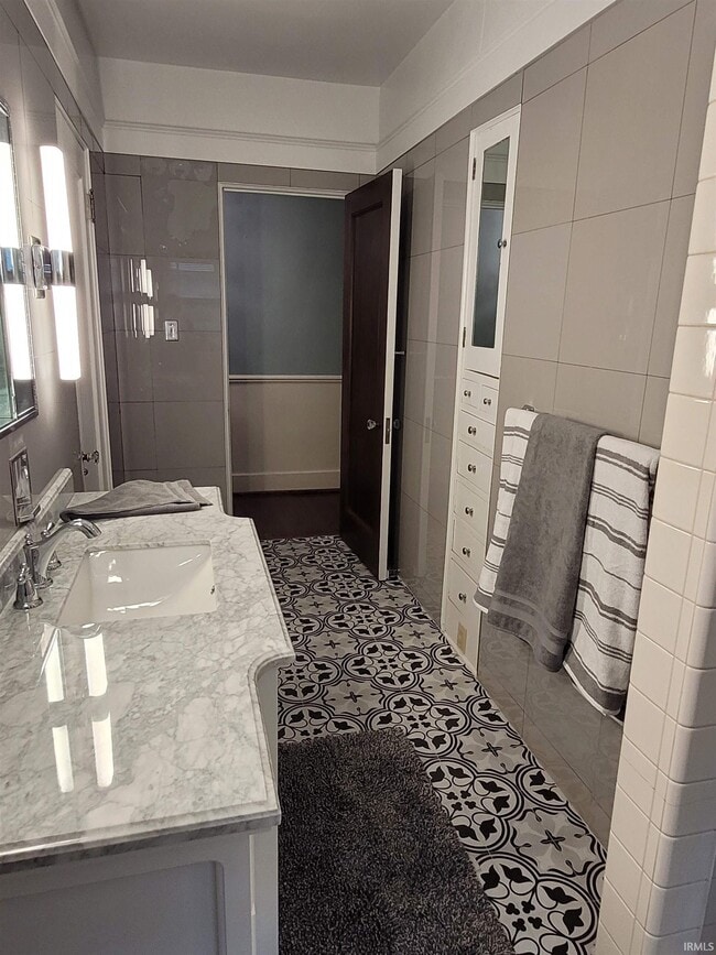 Building Photo - 1223 W Wayne St