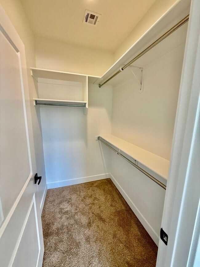 Building Photo - BRAND NEW Three Bedroom Home in Desert Can...