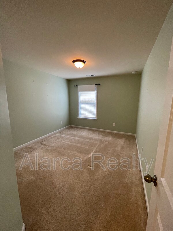 Building Photo - 2300 Blueberry St