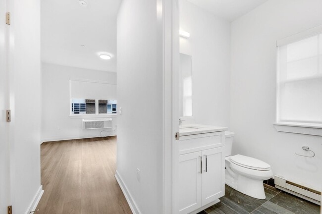 Building Photo - 74 Clarendon Pl