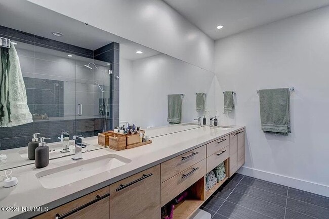 Master Bath 1 - 2525 Tonbo Trl