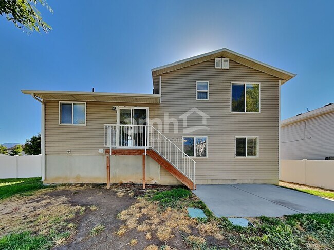 Building Photo - 1495 N 2325 W