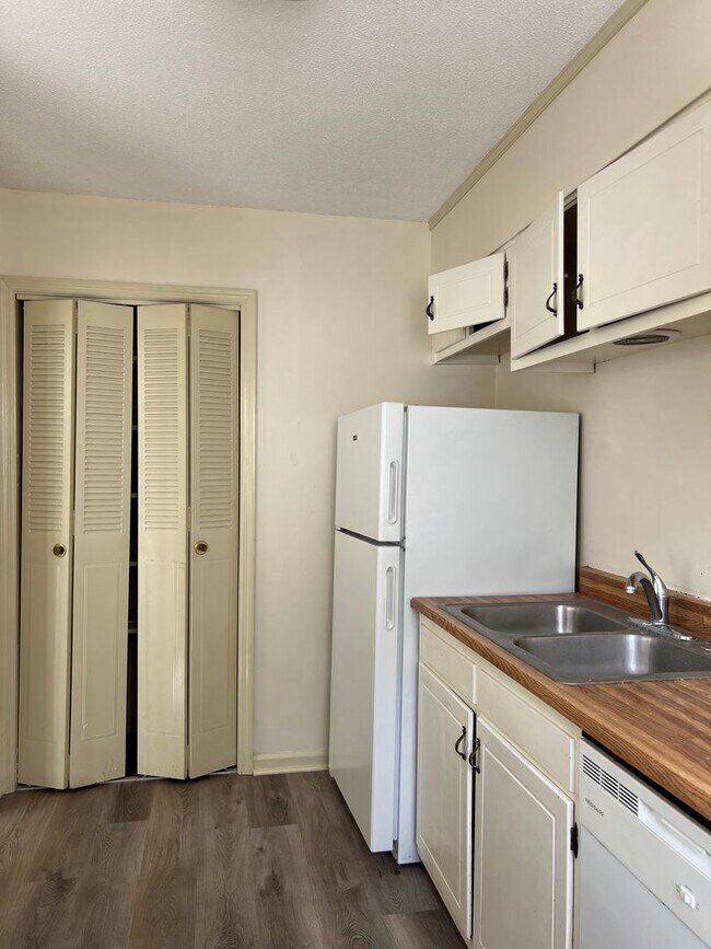 Building Photo - 315 S Pope St