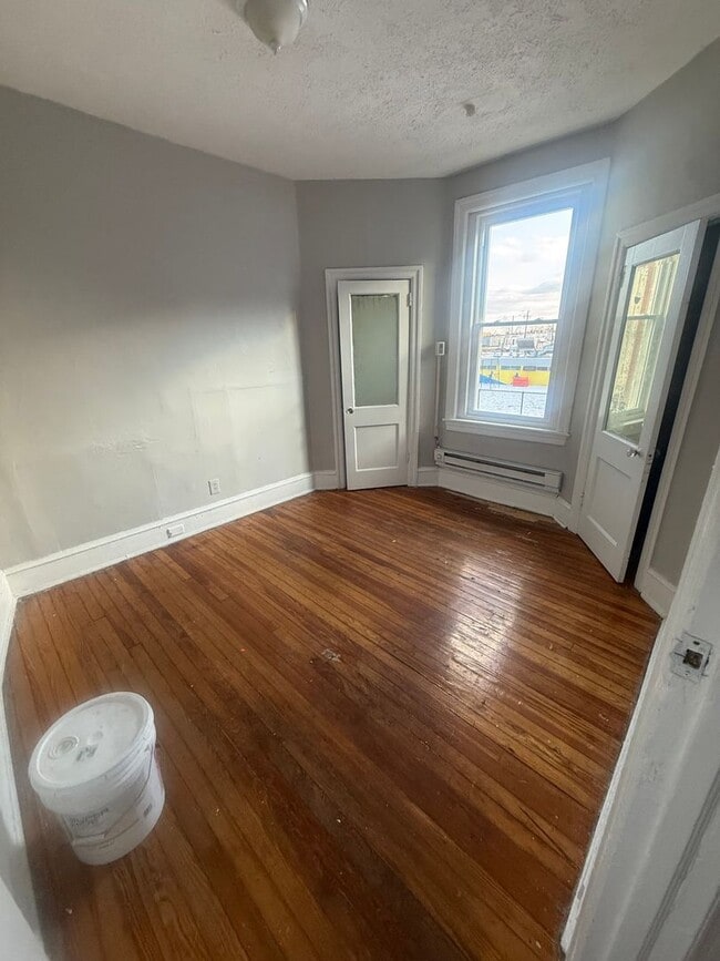 Building Photo - Bright & Spacious 3BR Apartment – Ideal for Relaxing or Entertaining