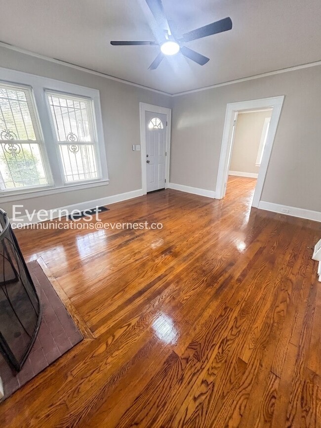 Building Photo - 856 N Cameron Ave