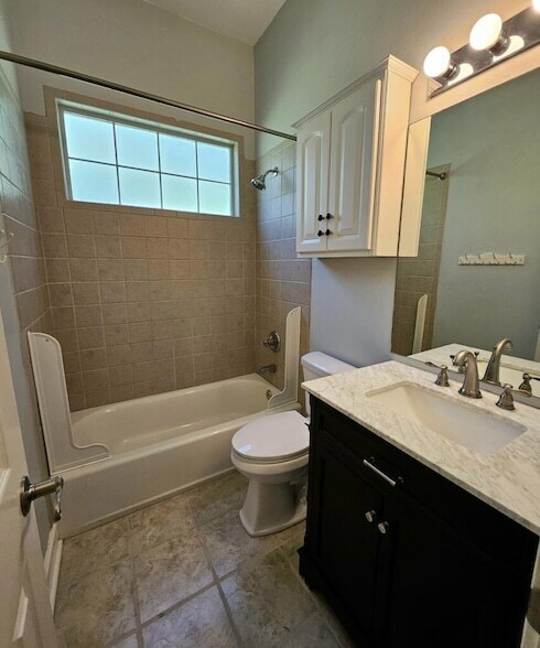 Building Photo - 366 Bellingham Dr