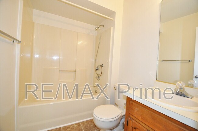 Building Photo - 1128 Hazel Ave