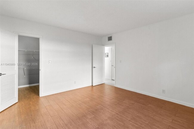 Building Photo - 4140 Woodside Dr