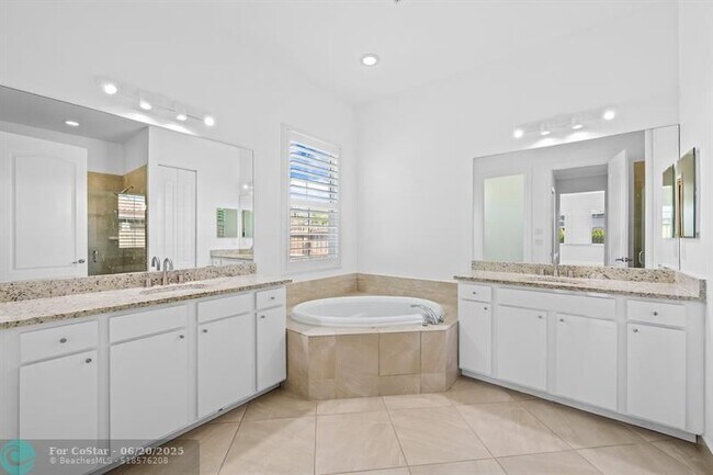 Building Photo - 6412 SW 55th Pl