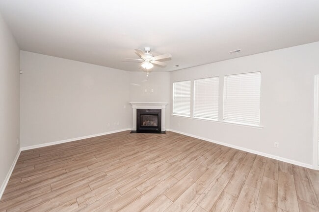 Building Photo - 4 Bedroom, 2.5 Bathroom Home in Cane Bay Plantation - Summerville