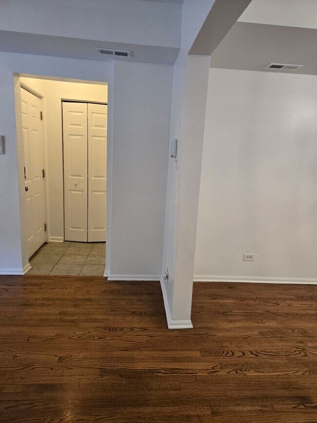 Building Photo - 6518 N Mozart St