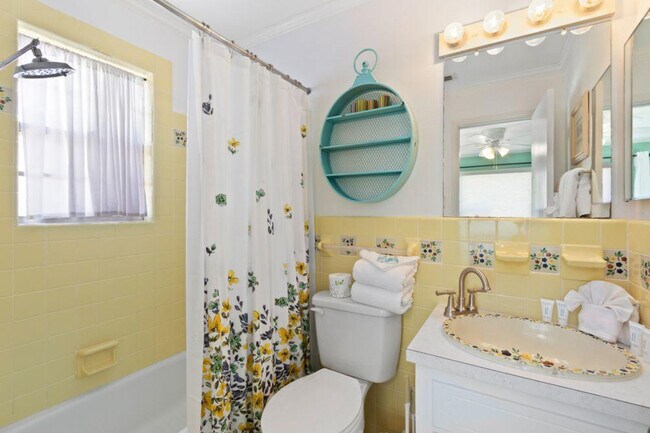 Building Photo - 2928 W Beach Blvd