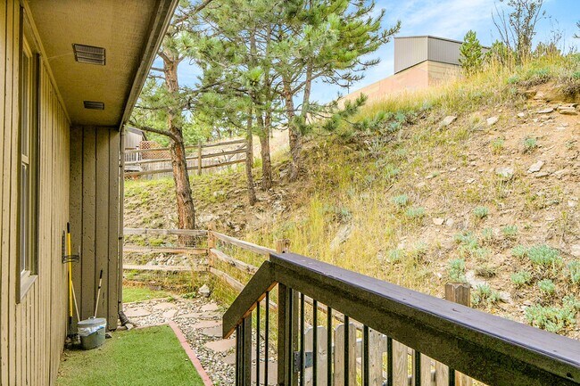 Building Photo - 30573 Sun Creek Dr