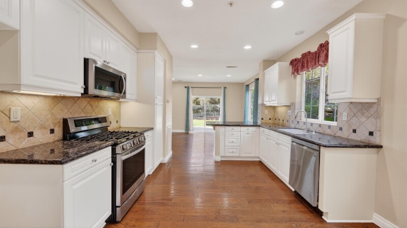 Building Photo - 63 Potters Bend