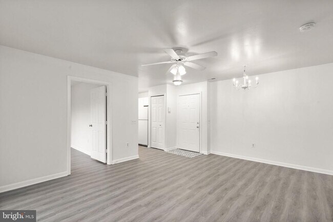 Building Photo - 1310 Sheridan Pl