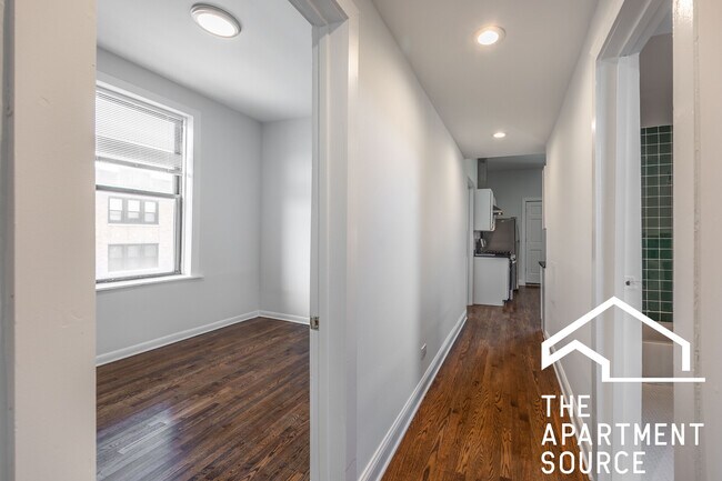 Building Photo - 2842 W Augusta Blvd