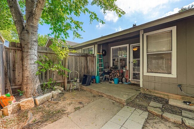 Building Photo - 7214 Salt Springs Dr