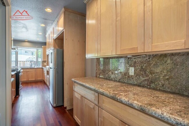 Building Photo - 6497 Hirabayashi Dr