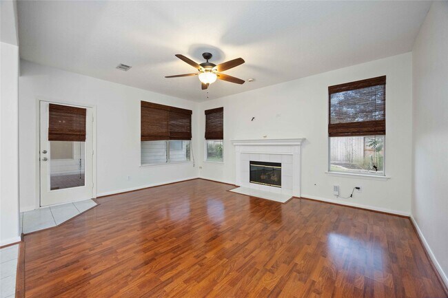 Building Photo - 8615 Saratoga Dr