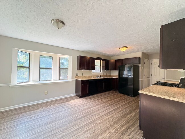 Building Photo - 901 Locke Dr