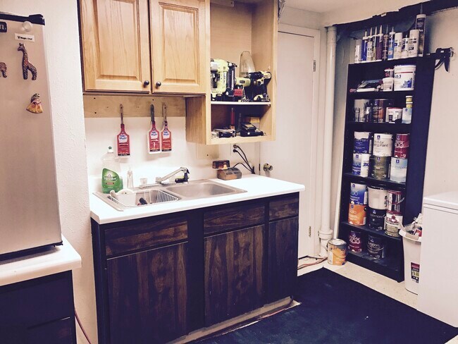 Building Photo - 583 Nile St