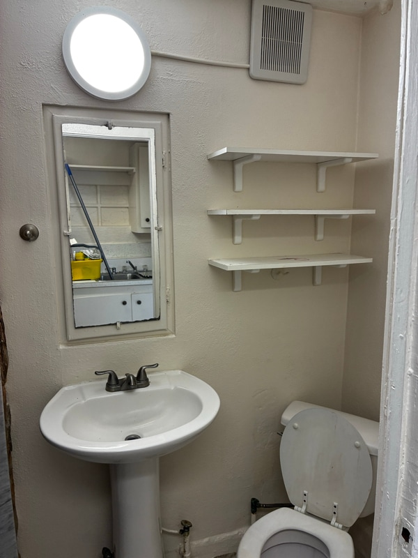 Building Photo - 117 5th St NE