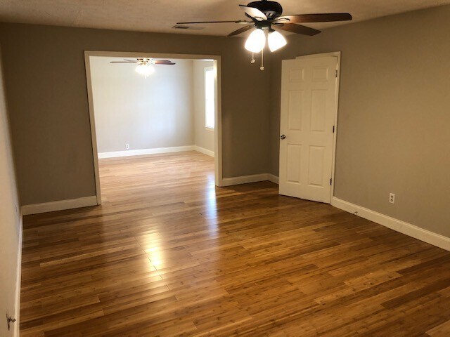 Building Photo - Newly Renovated Home on 2 Acres!