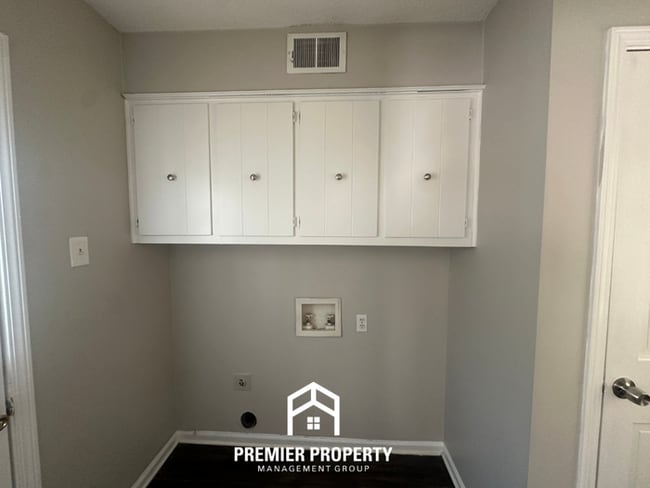 Building Photo - Charming 3BR/2BA Home in Bartlett Cove | Hardwood Floors, Fireplace & Fenced Yard