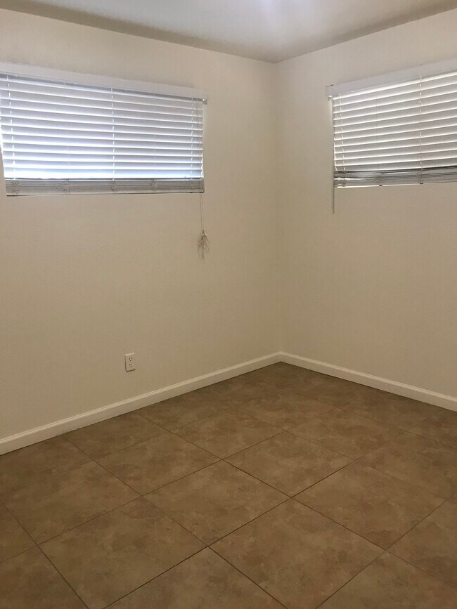 Building Photo - 2503 N Euclid Ave