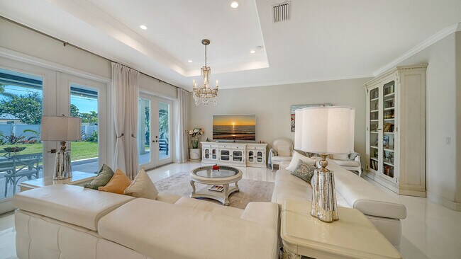 Building Photo - 1111 Mallorca Dr
