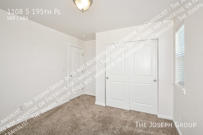 Building Photo - 1108 S 195th Pl
