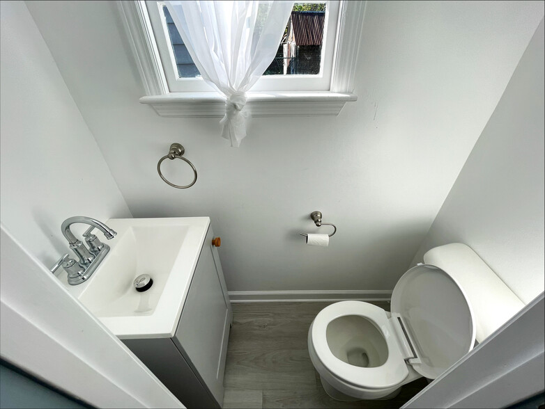 Half Bathroom - 822 W 47th St