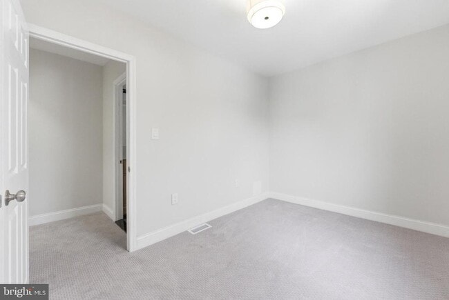 Building Photo - 923 Ridgeway St