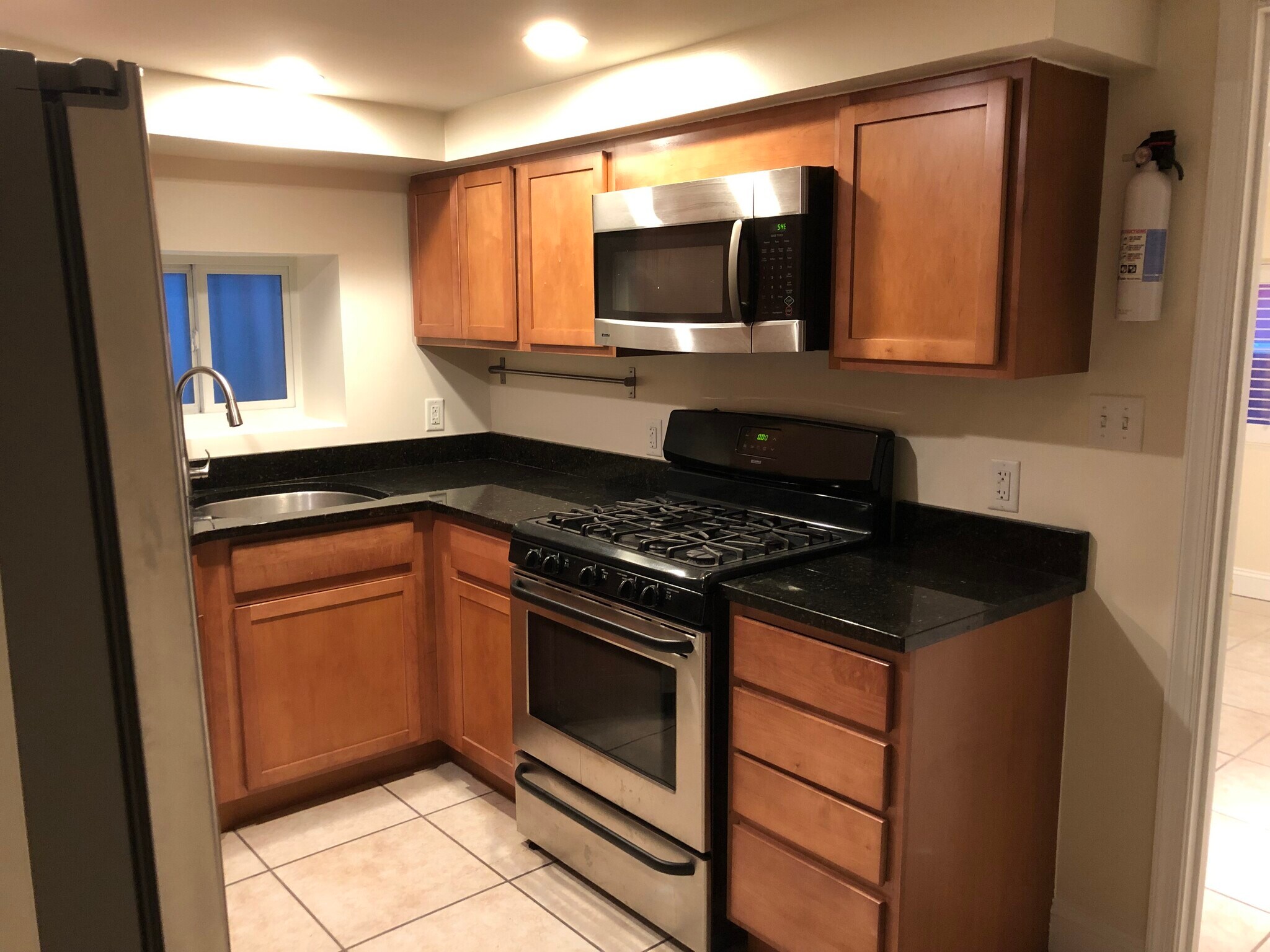 Cooktop vents outside - 1859 Mintwood Pl NW
