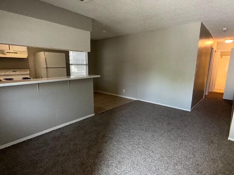 Building Photo - 3435 Gateway Dr