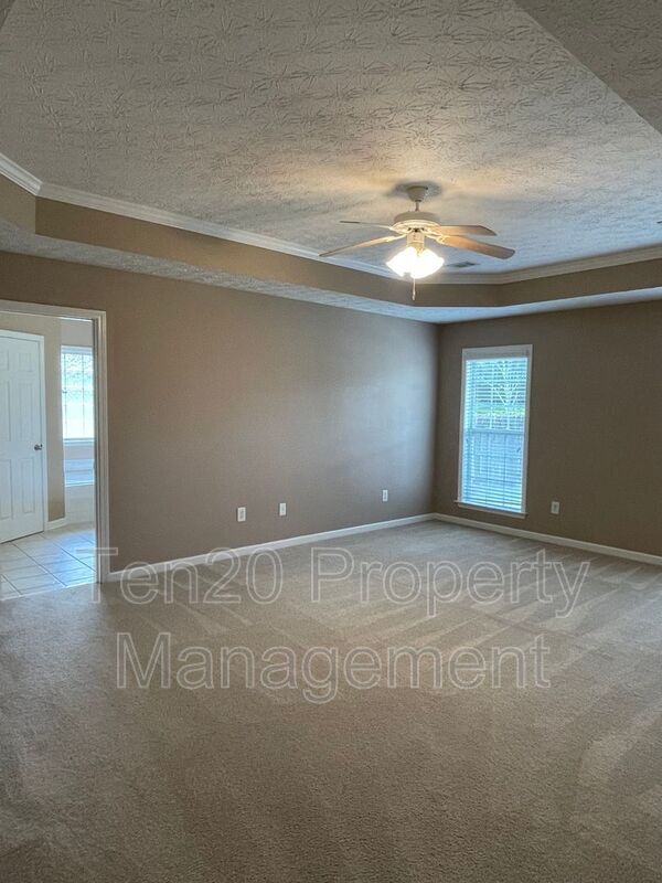 Building Photo - 7974 N Ivy Park Dr