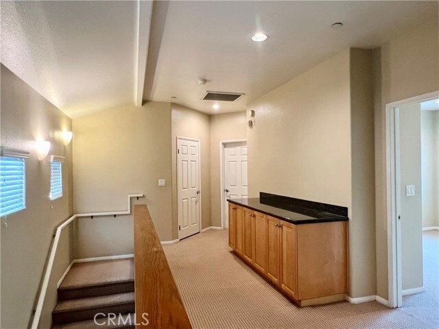 Building Photo - 266 S Redwood Ave